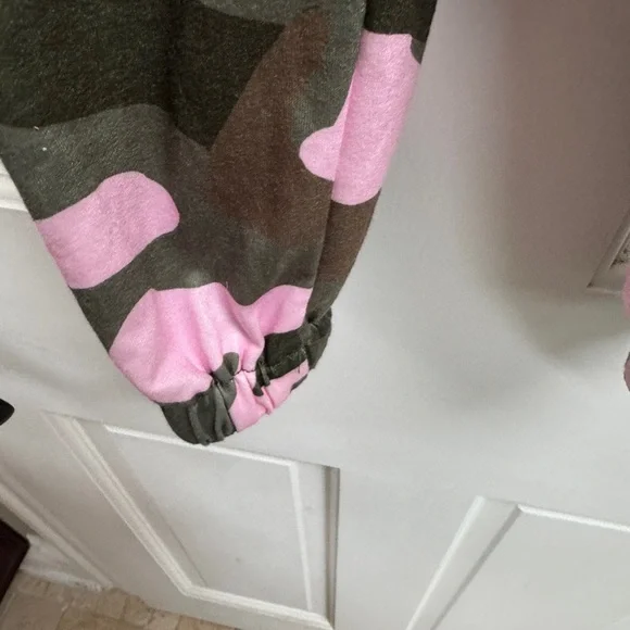 3T Girls Pink and Green Camouflage Jogger Sweatpants with Pockets - Picture 4 of 7